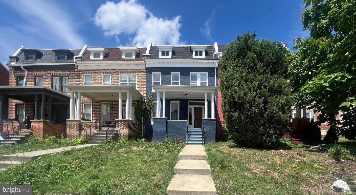 4 Bedroom Rental – 2432 Linden Ave, Baltimore, MD, 21217